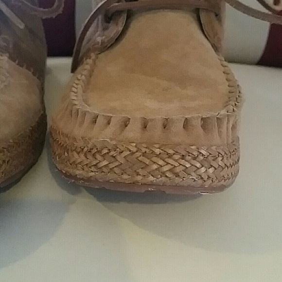 Cozy Ugg Boots - Picture 5 of 6